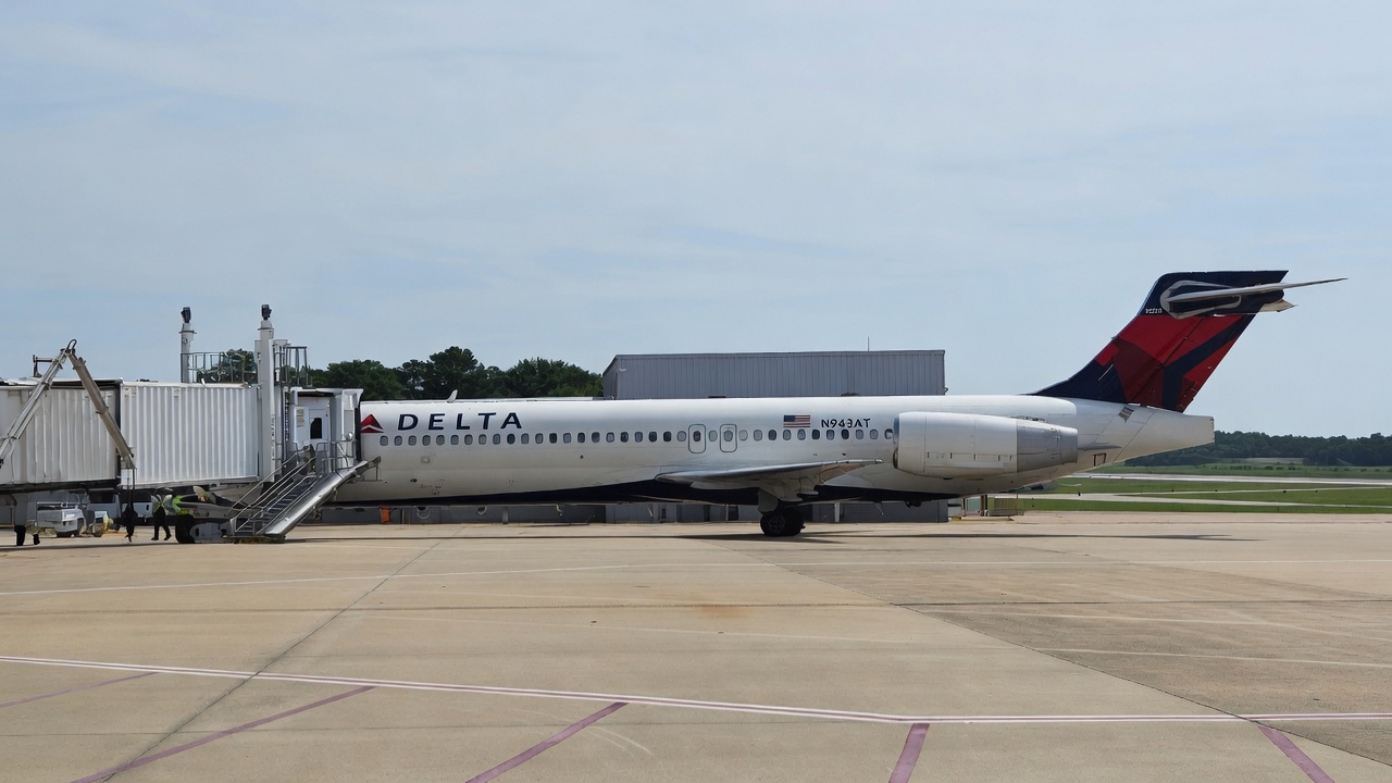 Insider Leak Says Delta's Boeing 717 Retirements Are Starting -- And A New Airbus Or Boeing Order Could Be Next
