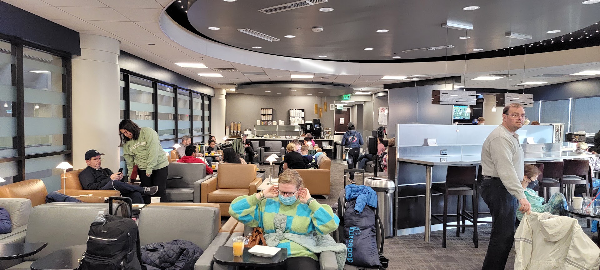 American Airlines Lounge Food Workers Strike At Phoenix Airport As Airline Touts Better Club Dining