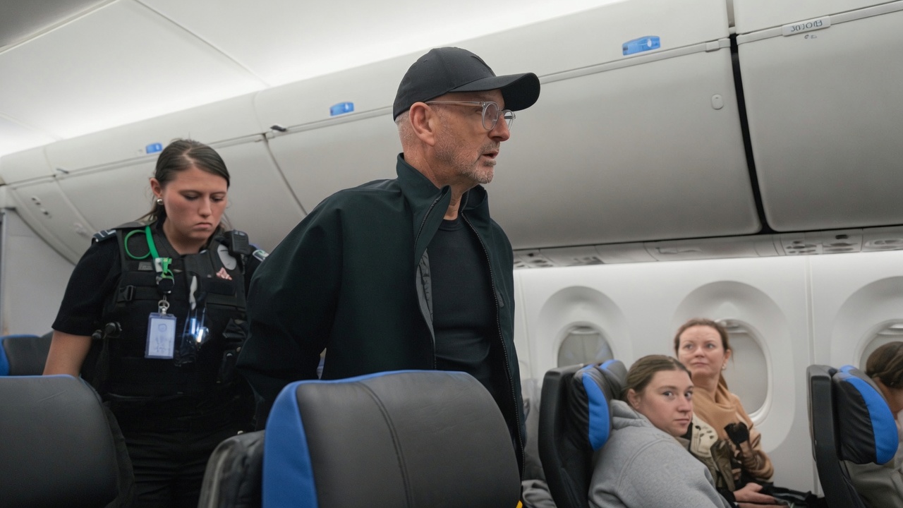 TravelWireDaily — Flight Attendant Has Police Meet Plane After Passenger Helps Himself To Airline Snack Cart