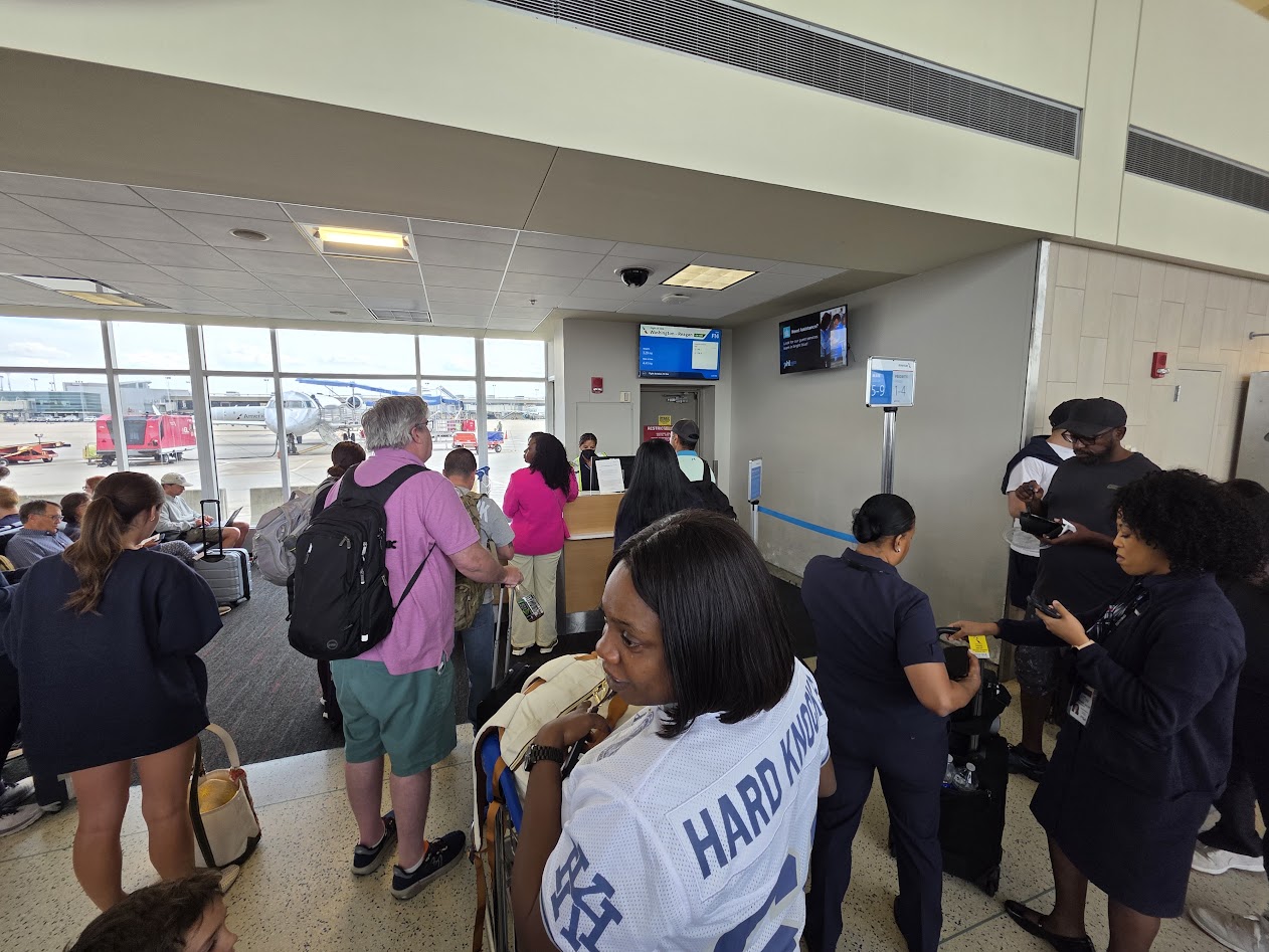 TravelWireDaily — American Airlines Offered Passengers $1,125 To Give Up A Seat On My Flight — And That Was Only The Opening Offer