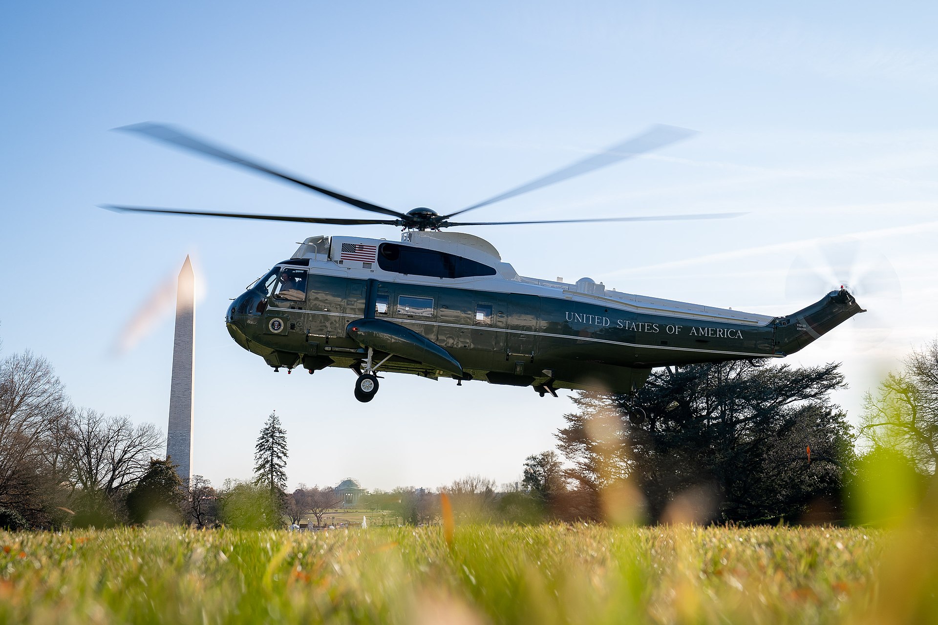 Marine One Departs After Communication Breakdown With DCA Tower